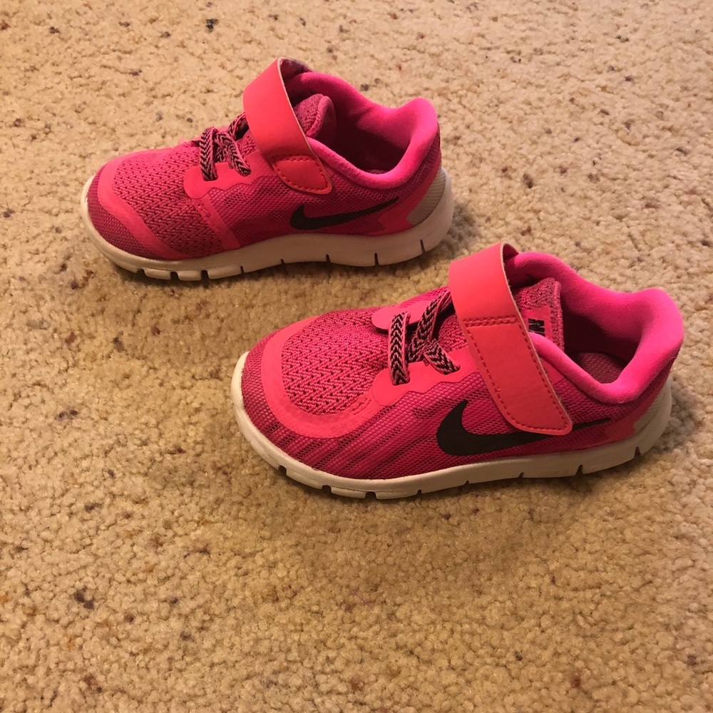 EUC Toddler size 8 hot pink Nike tennis shoes